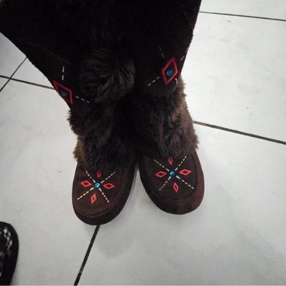 Shoes - Embroidered Fur-Lined Winter Boots